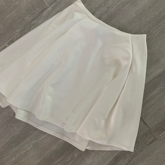 Tobi Dresses & Skirts - Tobi White Skater Skirt ✨